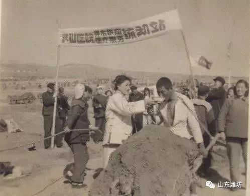 制片厂拍摄了昌邑市卜庄营的电影记录片,片名为《峡山水库帅旗飘》